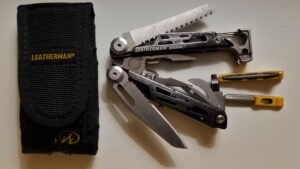 Leatherman Signal and Case