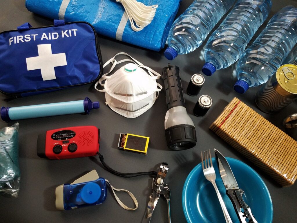 How to Make a Power Outage Kit  Emergency preparedness kit, Power